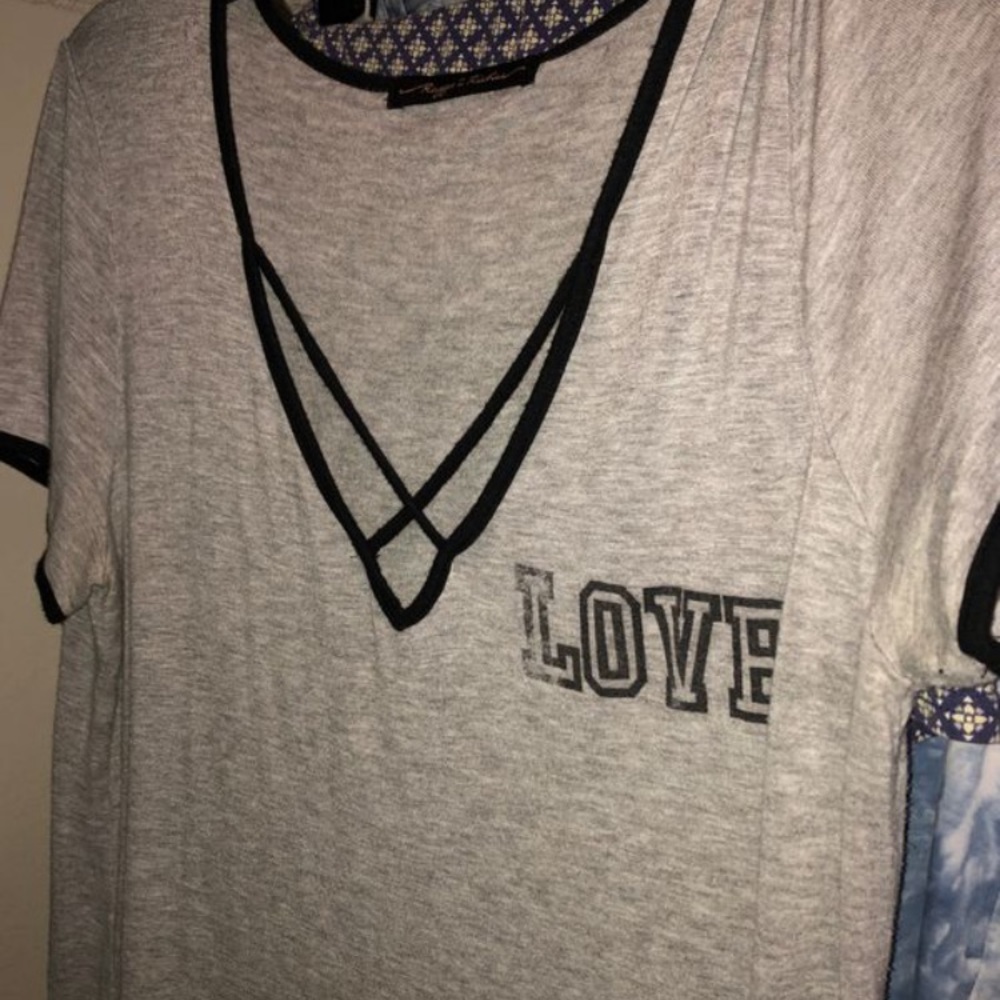 grey t-shirt